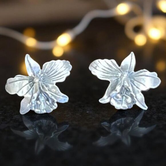 ✨ NWT Sterling Silver Orchid Flower Stud Earrings – Elegant Botanical Gift ✨ - Picture 3 of 6